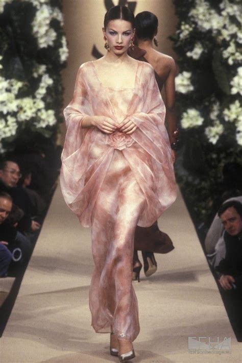 These 1999 Runway Looks Are Surprisingly So Relevant Today